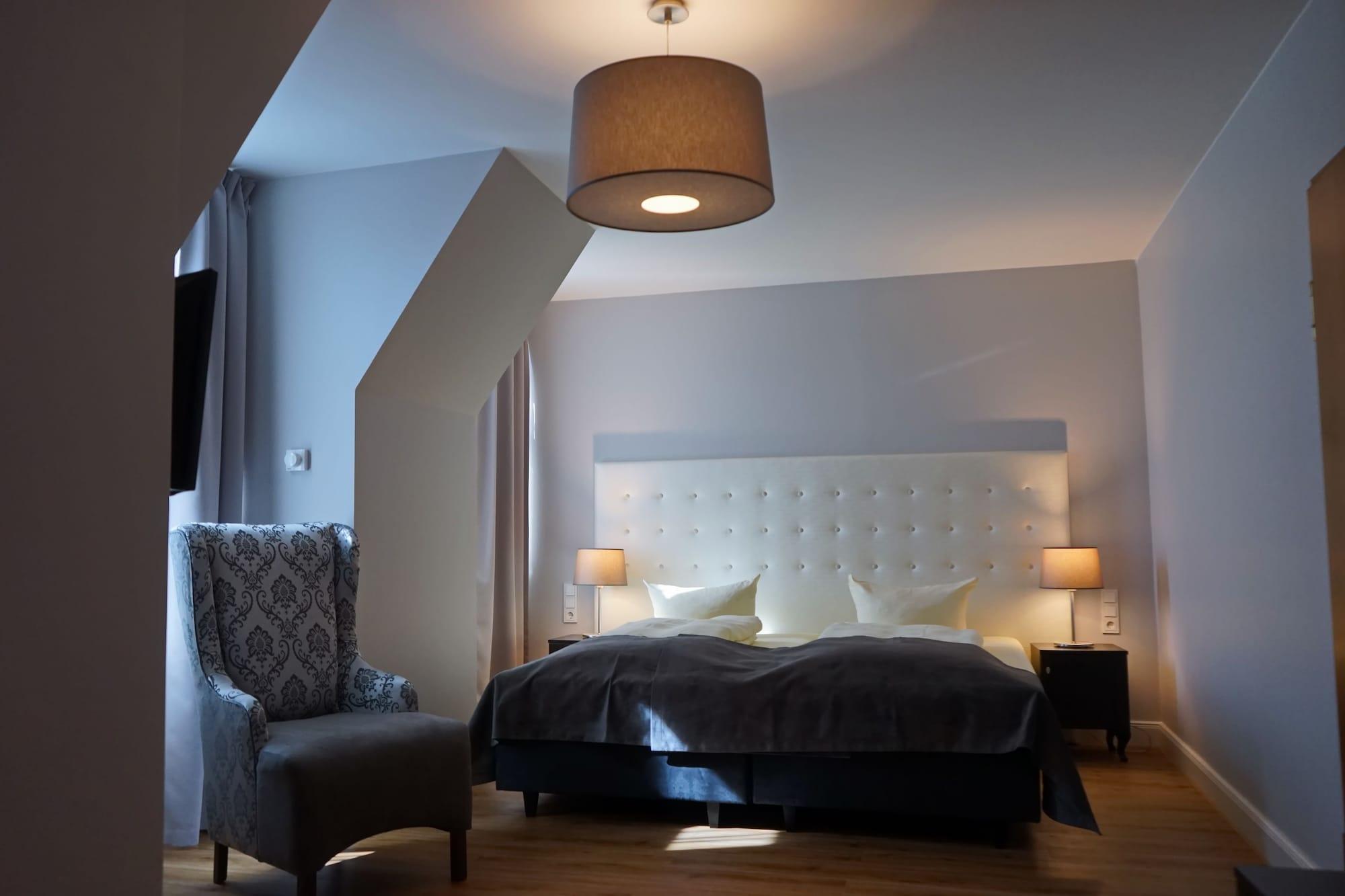 באד סודן אם טאונוס Hotel Rheinischer Hof Bad Soden מראה חיצוני תמונה
