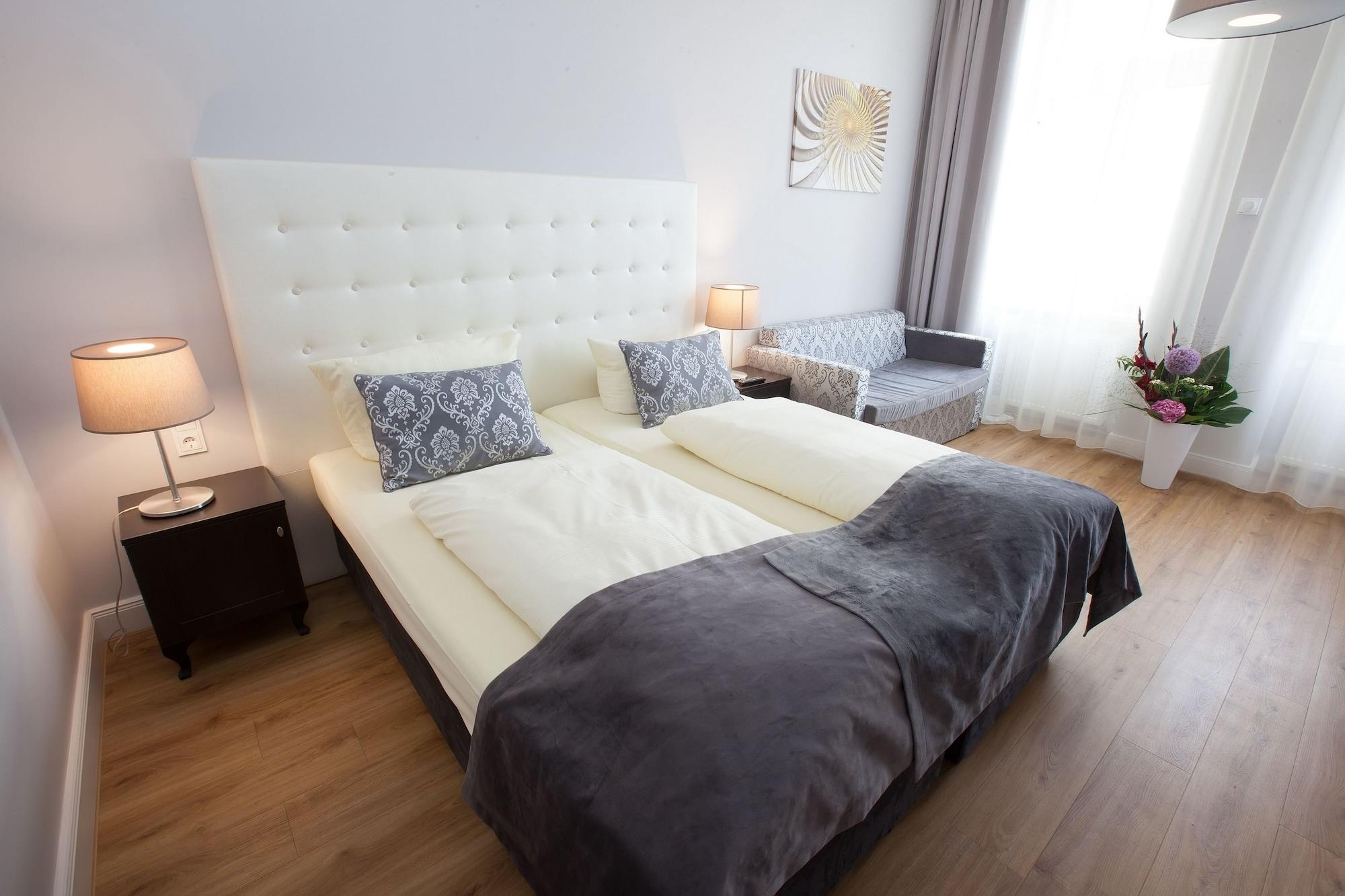 באד סודן אם טאונוס Hotel Rheinischer Hof Bad Soden מראה חיצוני תמונה
