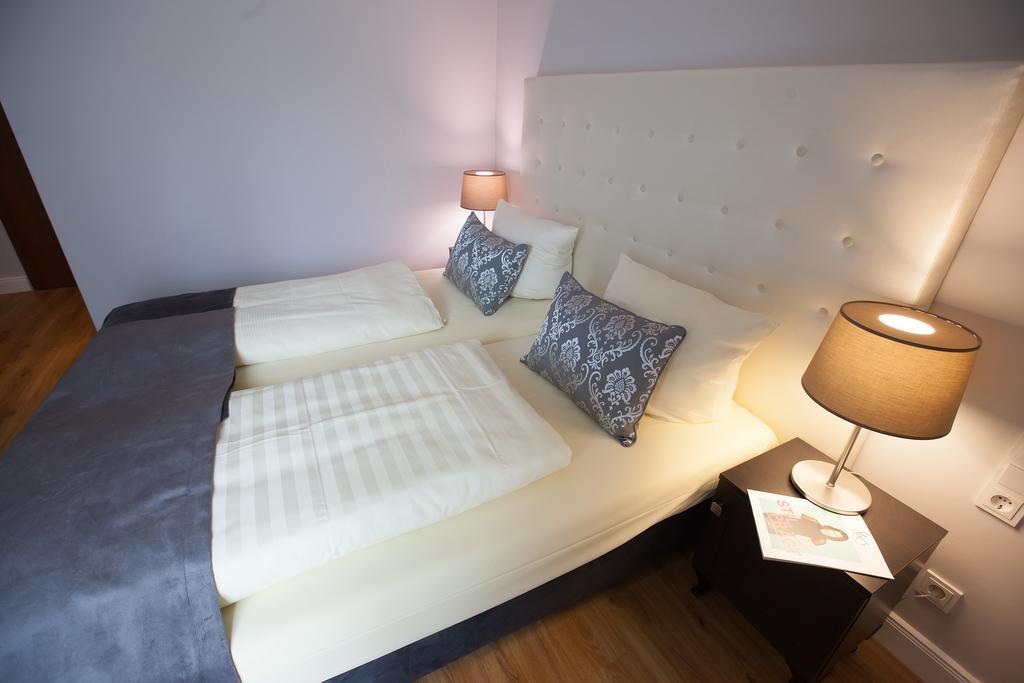 באד סודן אם טאונוס Hotel Rheinischer Hof Bad Soden מראה חיצוני תמונה
