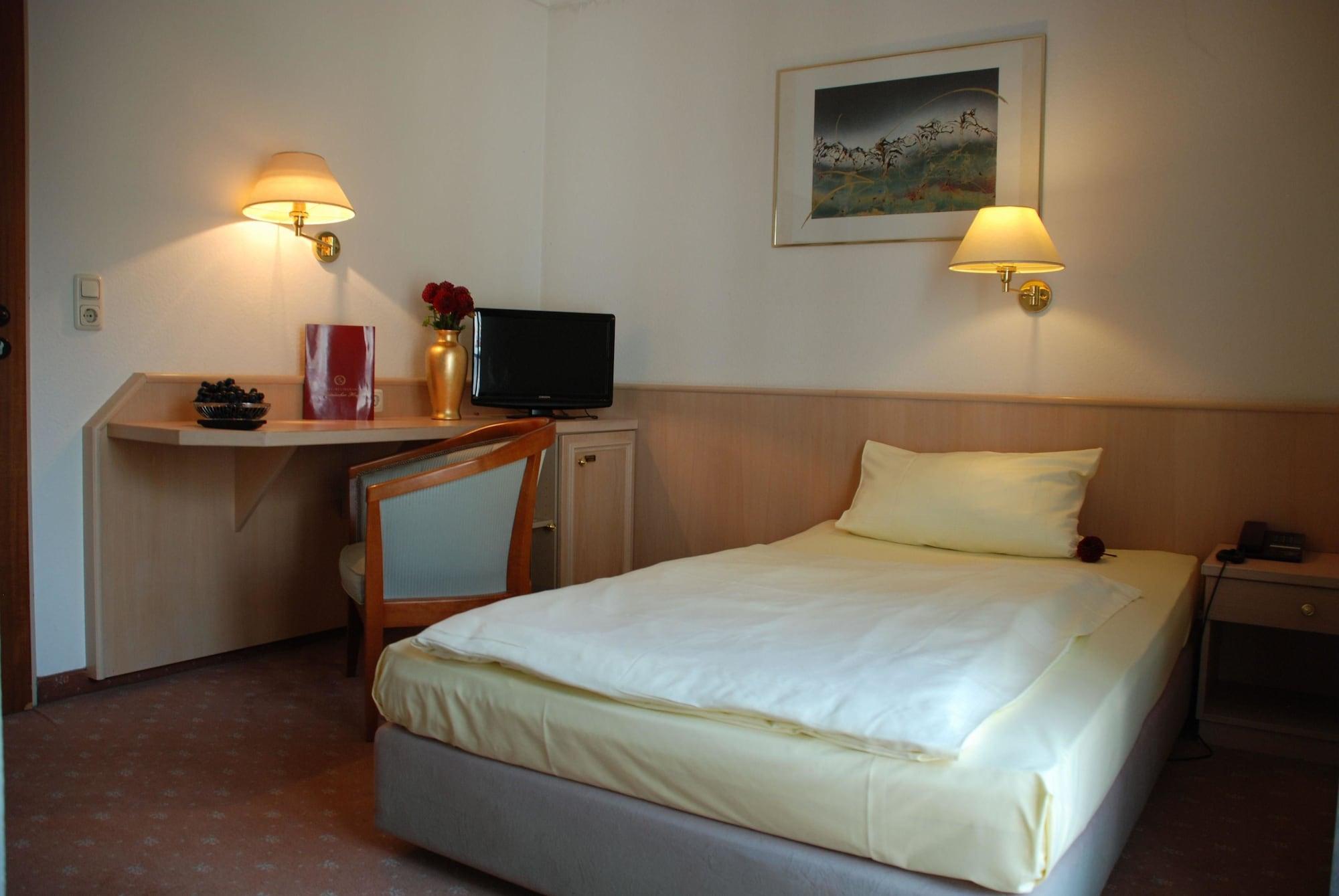 באד סודן אם טאונוס Hotel Rheinischer Hof Bad Soden מראה חיצוני תמונה